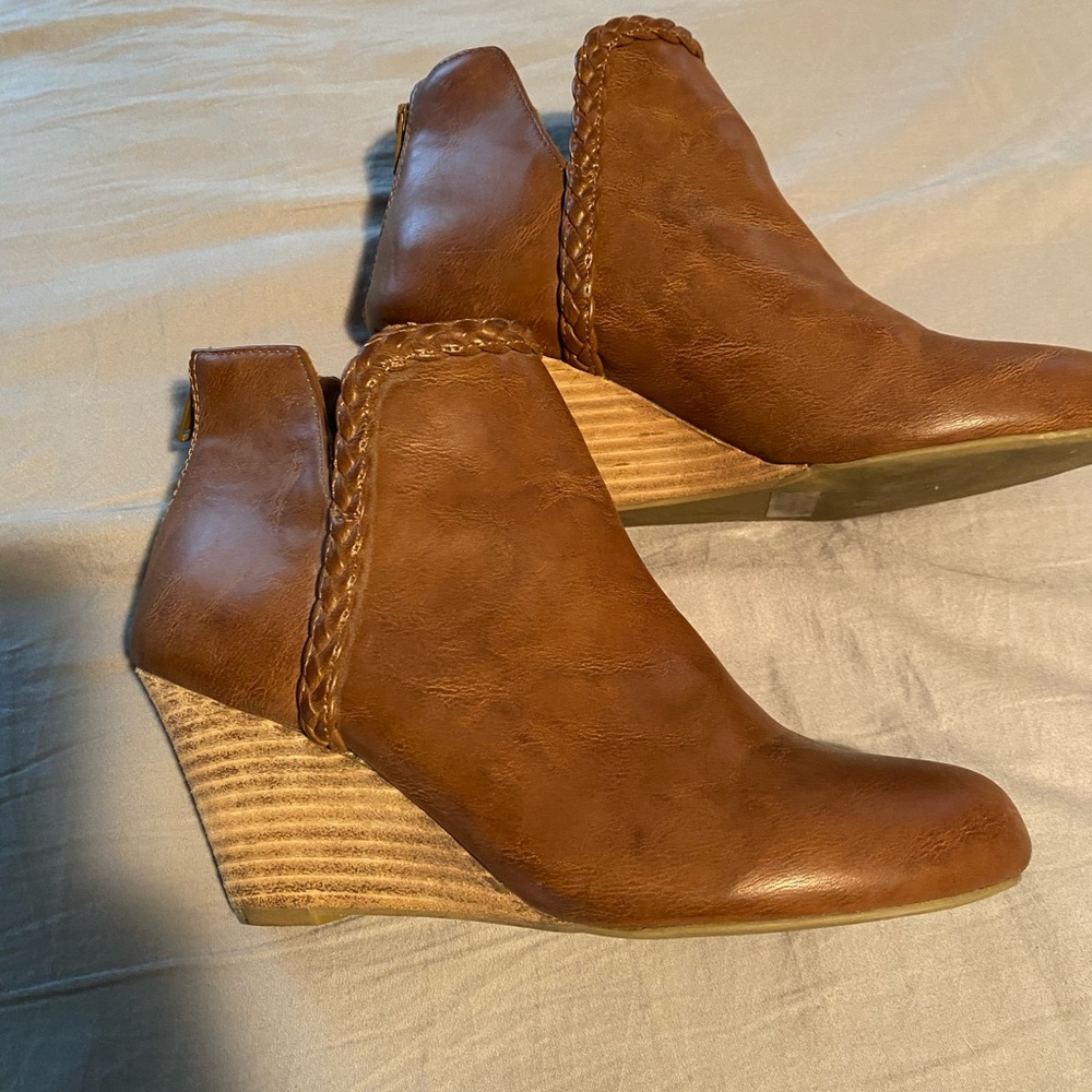 Report Wedge booties